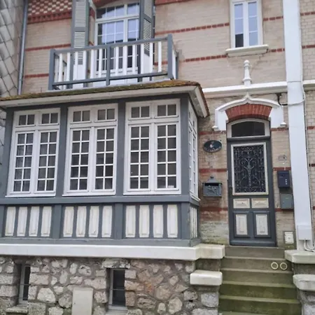 Large 70 M House Close To The Sea Apartment